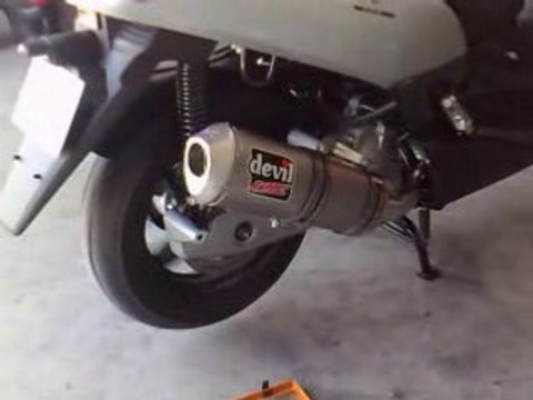 Mon Xmax 125 Devil Runner (2)