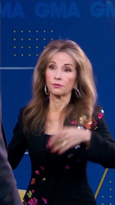 Susan Lucci shows Michael Strahan how to act fo...