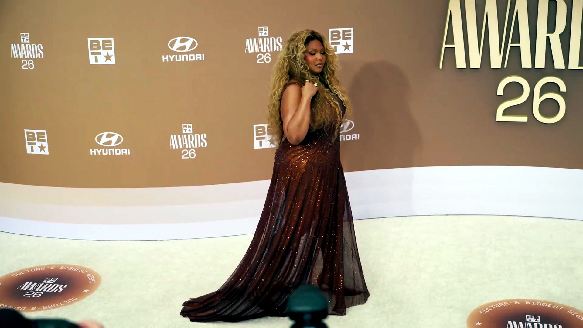 lizzo gold dress left overwhelmed in form-fitting gown with a dangerously high slit Portia and Scarlett prom dress with a sweetheart neckline