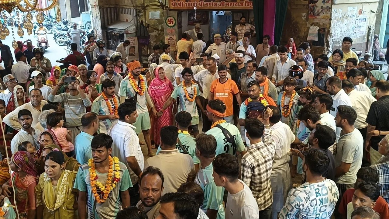 सावन शिवरात्रि पर शिवालयों में उमड़ी भीड़, गूंज...