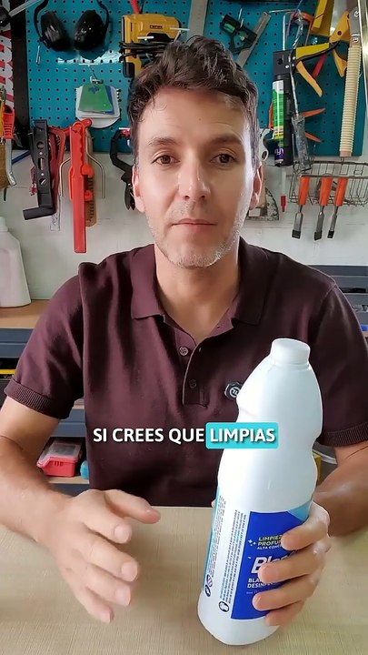El ERROR más común al limpiar la cocina y el baño que arruina los azulejos