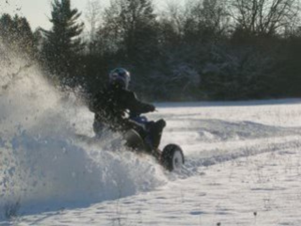 Quadeur sur la neige