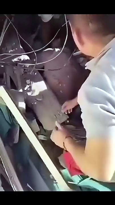 Bebé de 6 meses é resgatado dos escombros na Colômbia