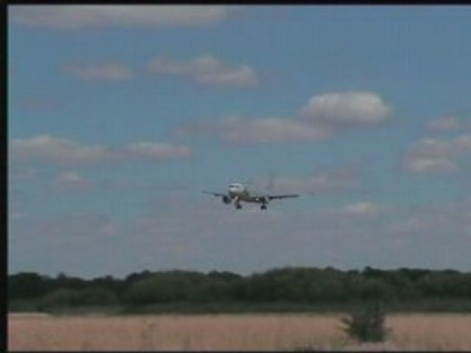 Landing Airbus A320 XL-Airways-France F-HDCE