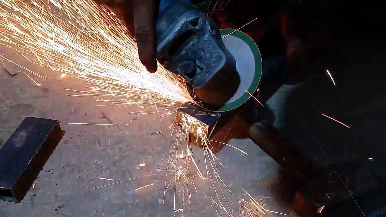 how to Make a Strong Tilt-Leg Table
