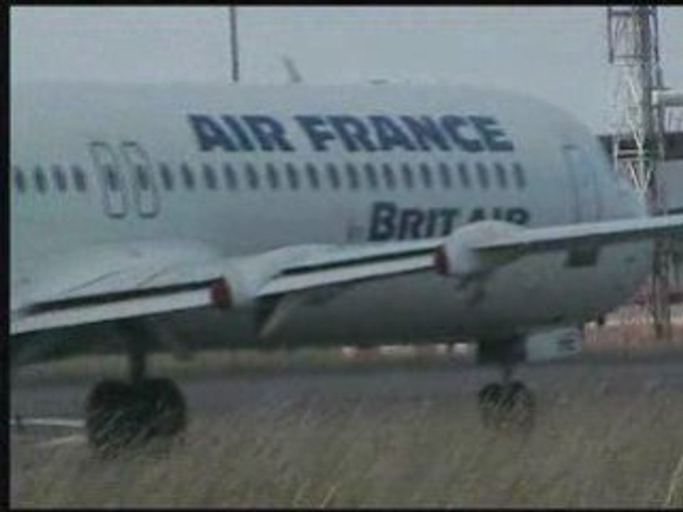 Take-off Fokker100 Brit-Air F-GKHE at the airport of rennes