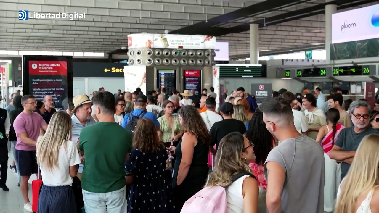 La brutal erupción del Etna paraliza el Aeropuerto de Catania