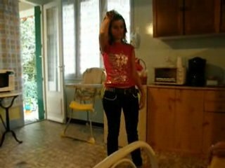 Mélane pète un cable dans la cuisine xD