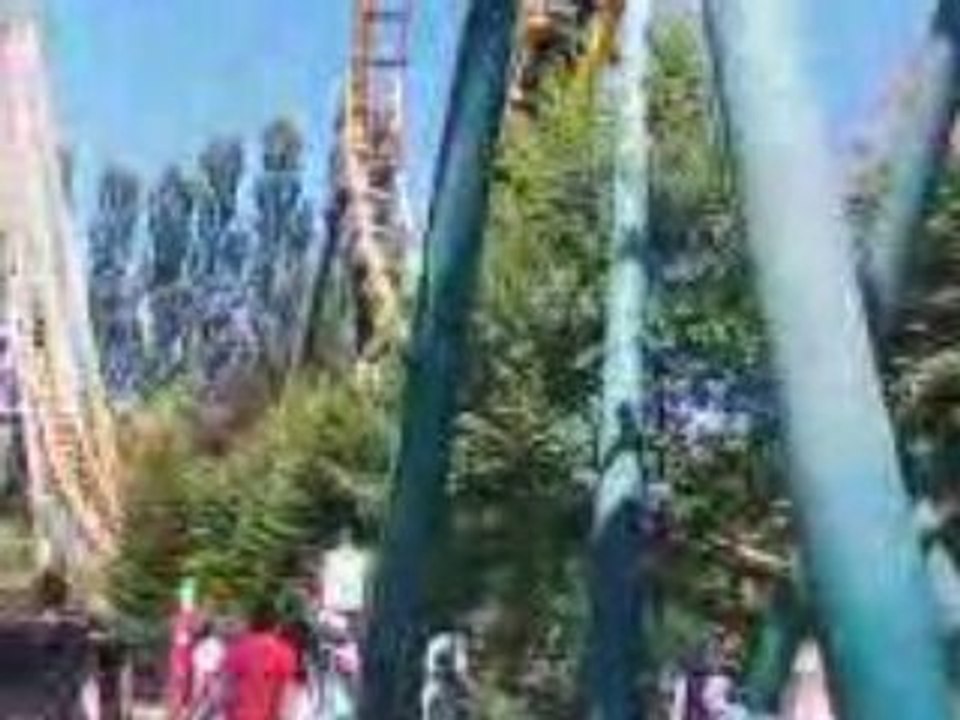Niinii && Pii.xOù dans Le Boomerang a Walibi [15072OO8] Vidéo