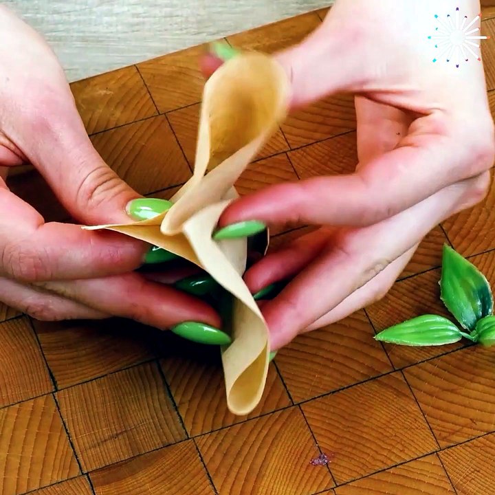 Test your creativity with coffee grounds!