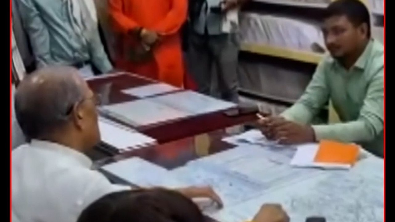Chitrakoot में बदहाल सड़कों पर भड़के BJP विधायक, PWD दफ्तर में मचा हड़कंप!