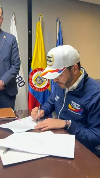 De la Espriella firma decreto que declara el desastre nacional por terremoto en Colombia