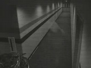 Fantome - Vieille dame dans un couloir