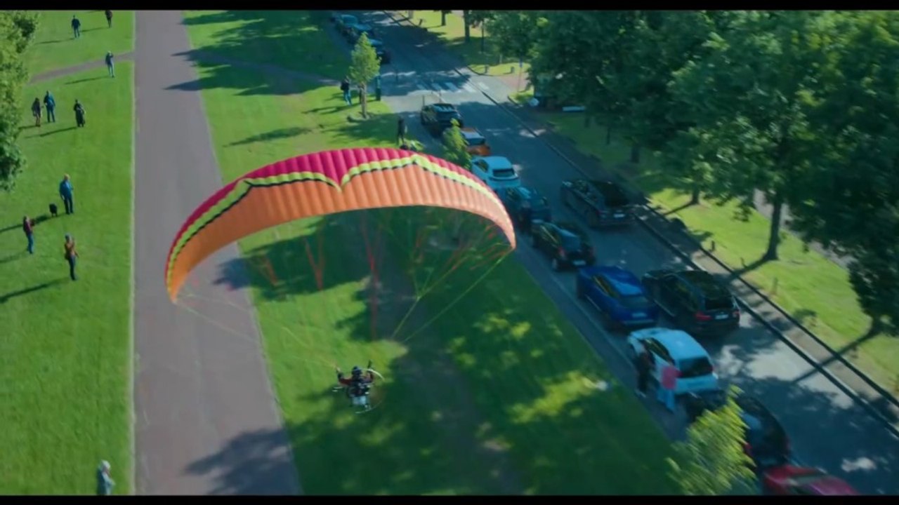 Ad Vitam - paramotor chase