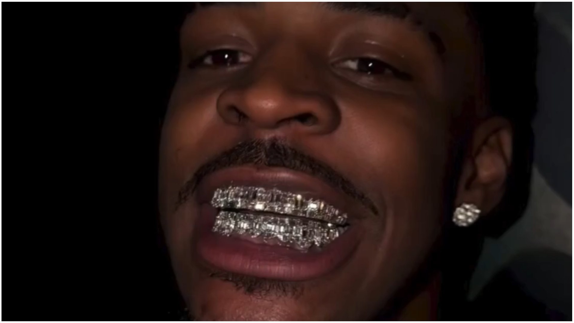 Ja Morant luce nueva dentadura de diamantes de 250.000 dólares