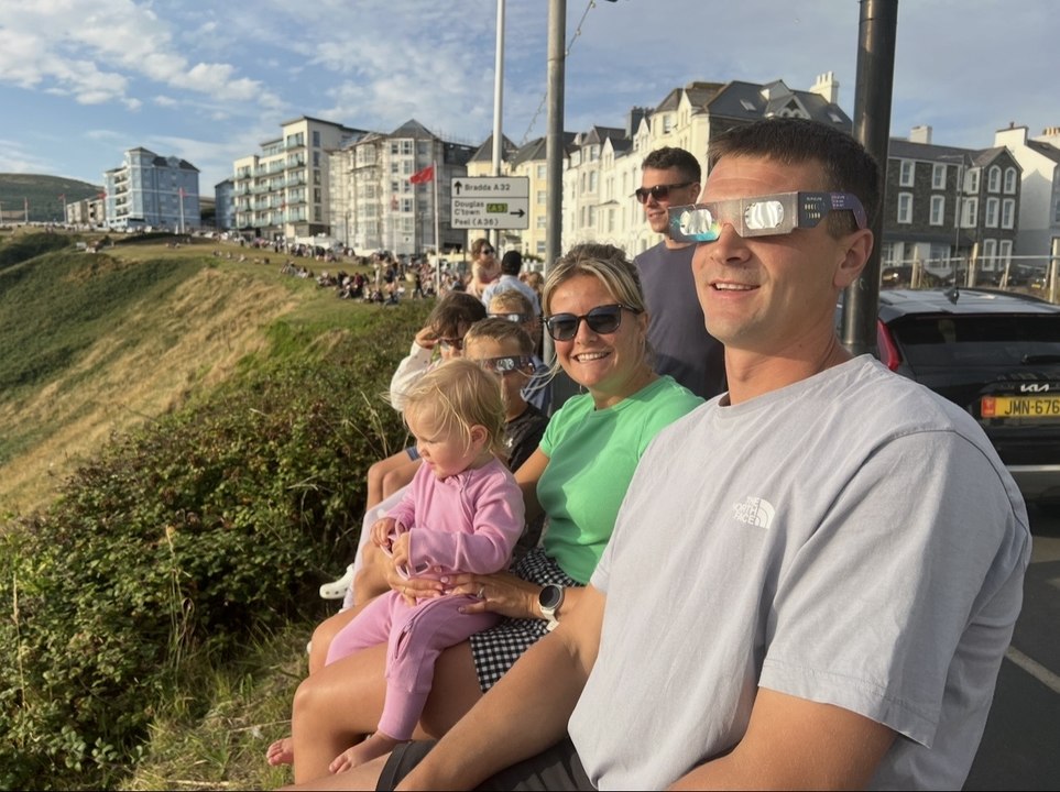Solar eclipse IoM