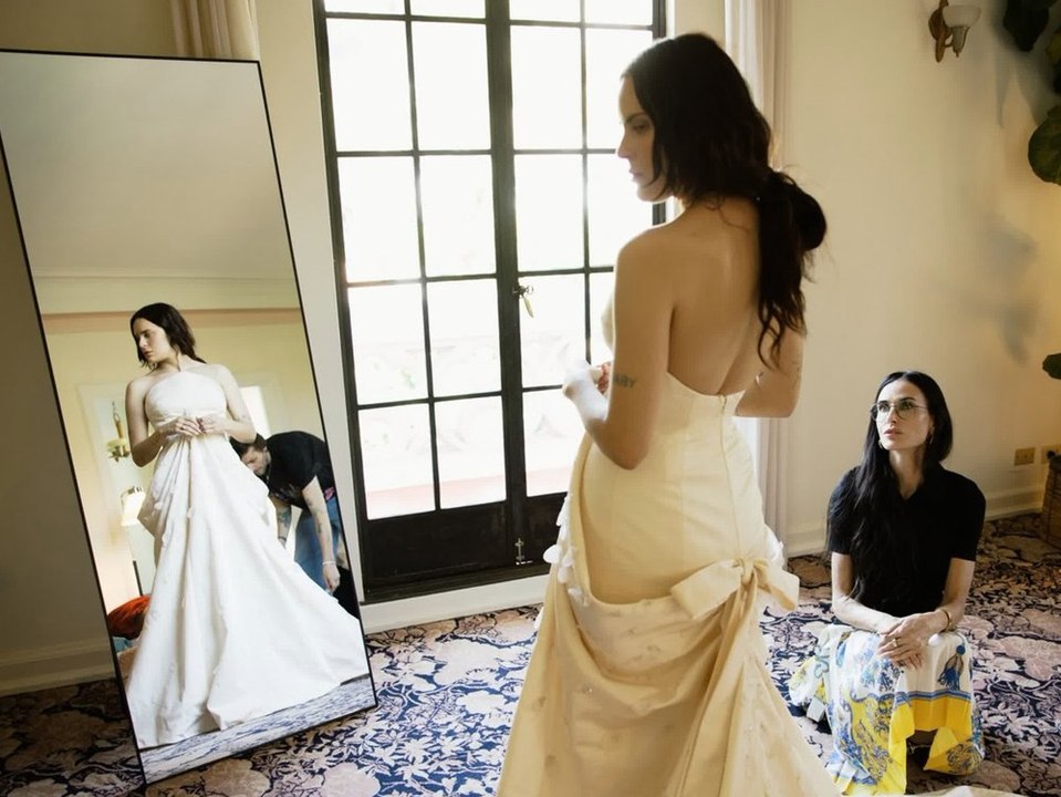 Demi Moore zeigt das Hochzeitskleid von Tallulah Willis