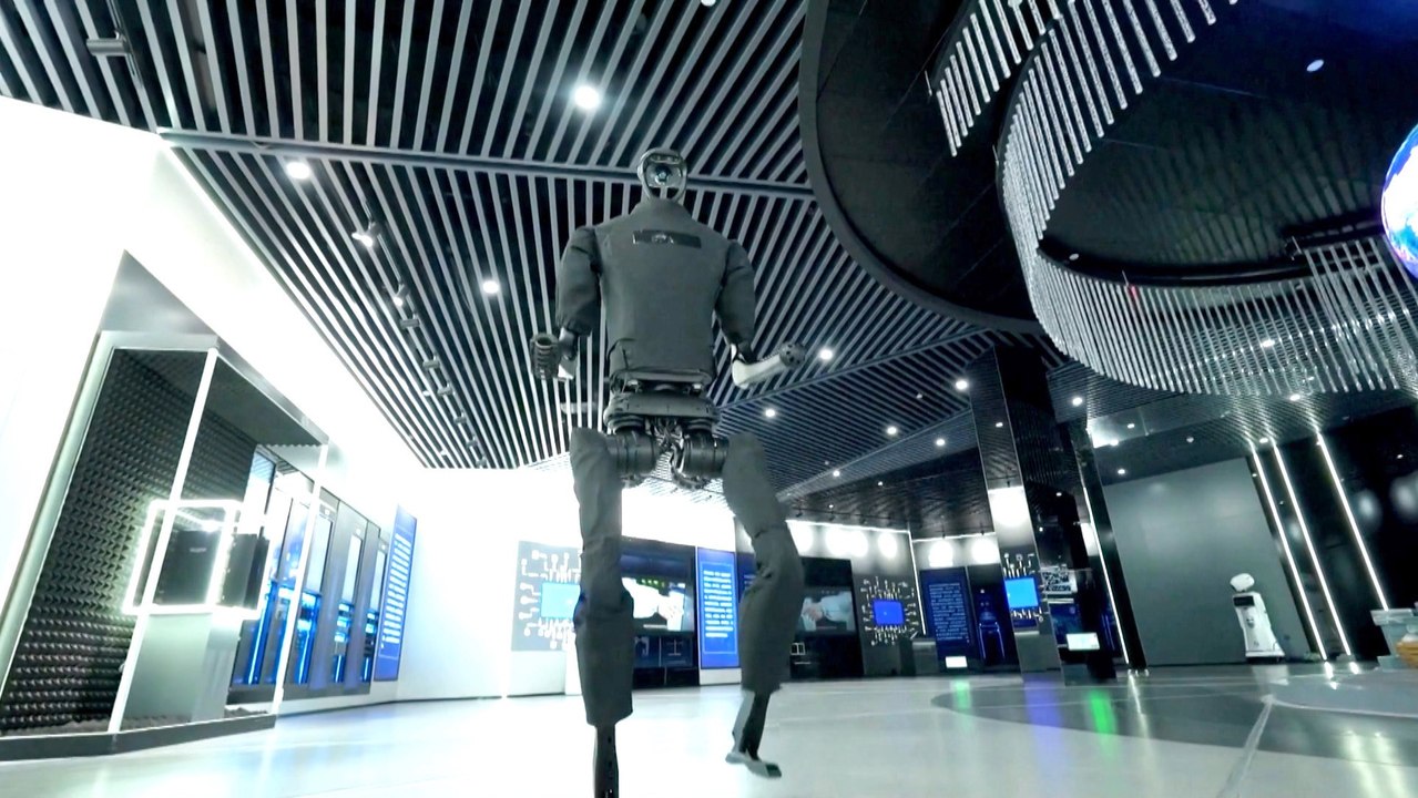 AI-Powered Humanoid Learns to Walk Itself, Not Just Programmed Steps
