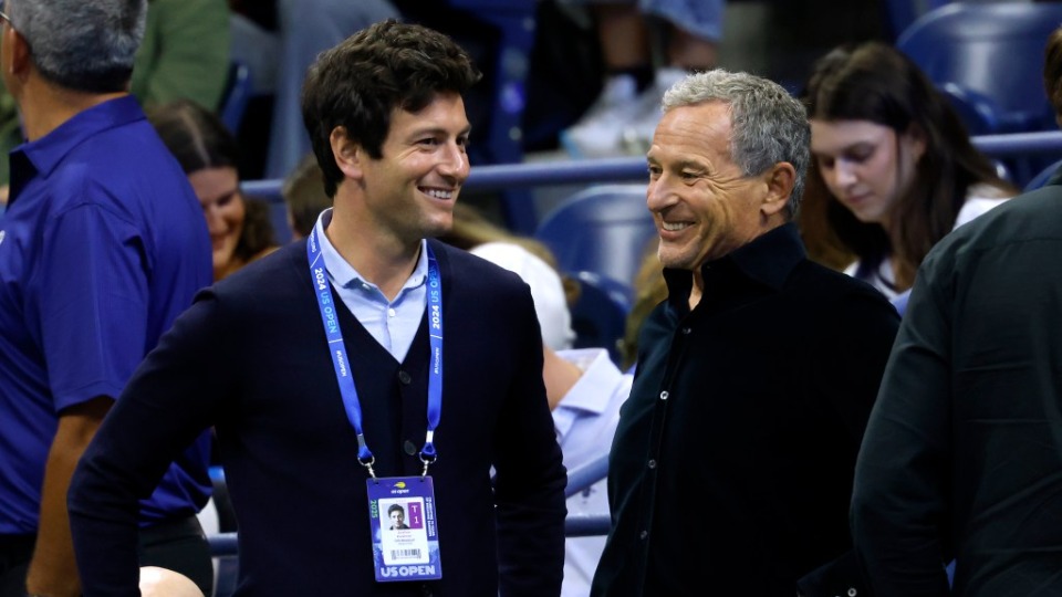 NBA : Ex-PDG de Disney, milliardaire de la Tech… Qui sont Bob Iger et Josh Kushner les nouveaux patrons des Lakers qui ont déboursé 12,5 millards de dollars ?