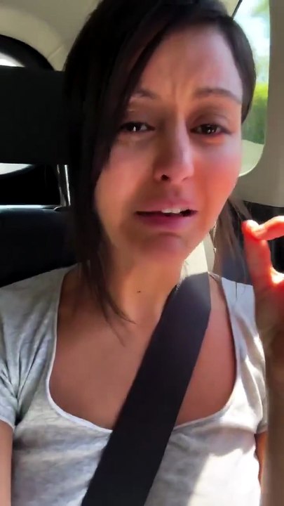 Zahia cherche un vétérinaire pour sauver un animal