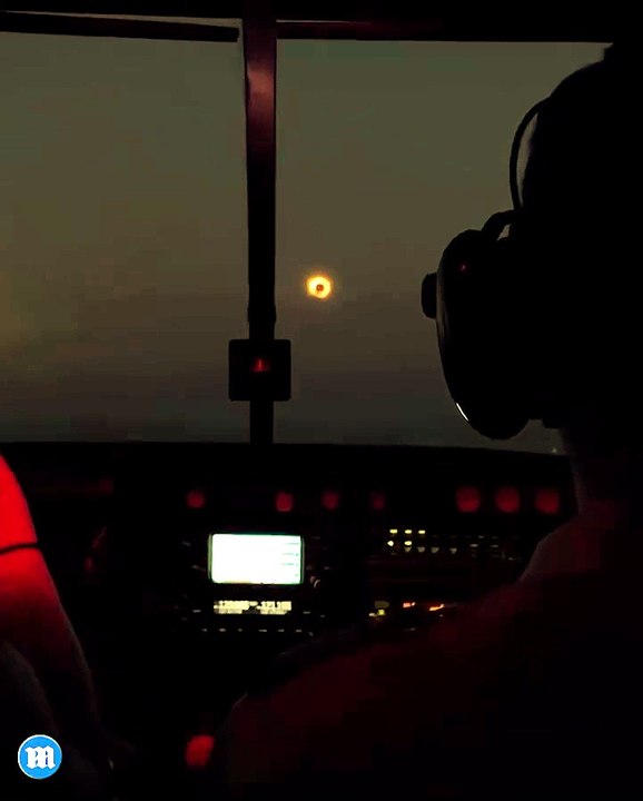Des pilotes assistent à l’éclipse depuis le premier rang