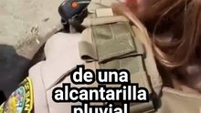 Rescatan a perrita atrapada en una alcantarilla y la reúnen con su dueña