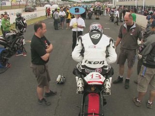 LA VIE DU DERJO EN SUPERBIKE ( moto journal )