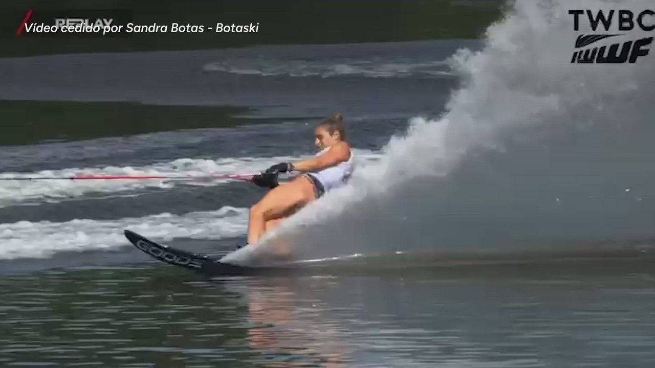 Sandra Botas haciendo esquí náutico