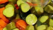 أسرار المخللات المعلبة بالمنزل 😍  مين بيحب المخلل المقرمش الحامض الجاهز بيومين بس؟ 🥒🥕 #مخللات #أكلات_بيتي #وصفات_سهلة