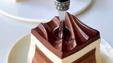 Satisfying Chocolate Wave Mousse Cake 🌊🍫
