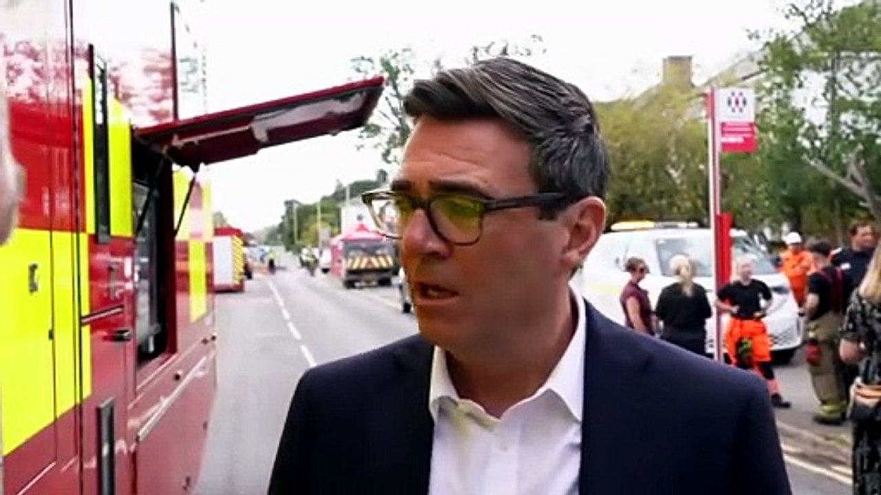 Andy Burnham visits Stourbridge following fires
