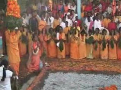 Marche sur le feu le 6/07/08 à Bois d'Olives St-Pierre.