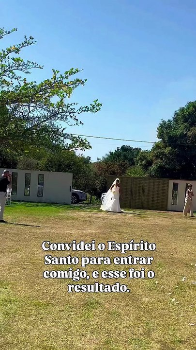 Véu de noiva capixaba "voa" durante entrada e v...