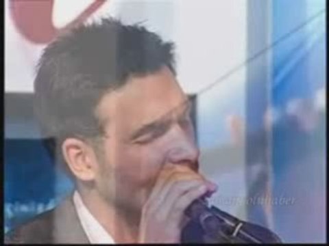 Uğur Işılak - Aşkın cenazesi var - Madalyon