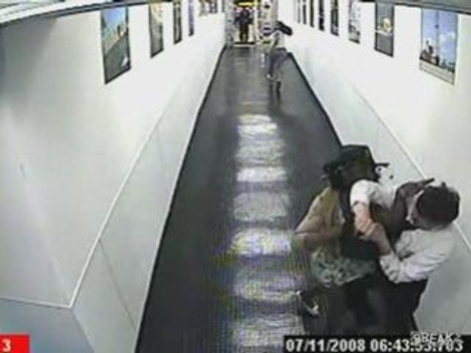Cross Dressing Shoplifter Gets Smackdown