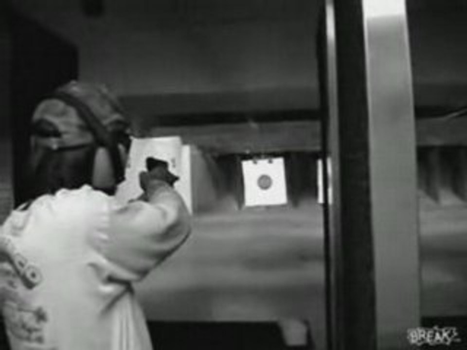 Guy Shoots Himself in Hand at Range