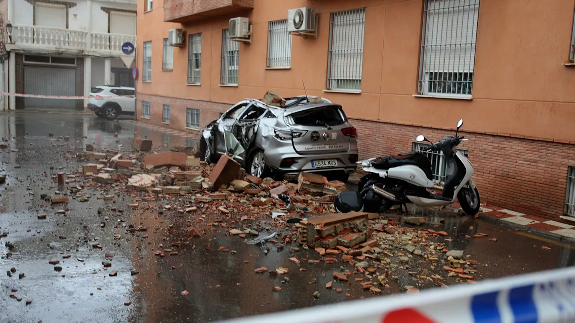 Un fuerte terremoto de magnitud 5 sacude Granada de madrugada y causa daños materiales