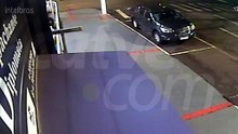 VÍDEO: Veja o momento em que S10 começa a andar de ré e percorre 50 metros antes de bater em poste