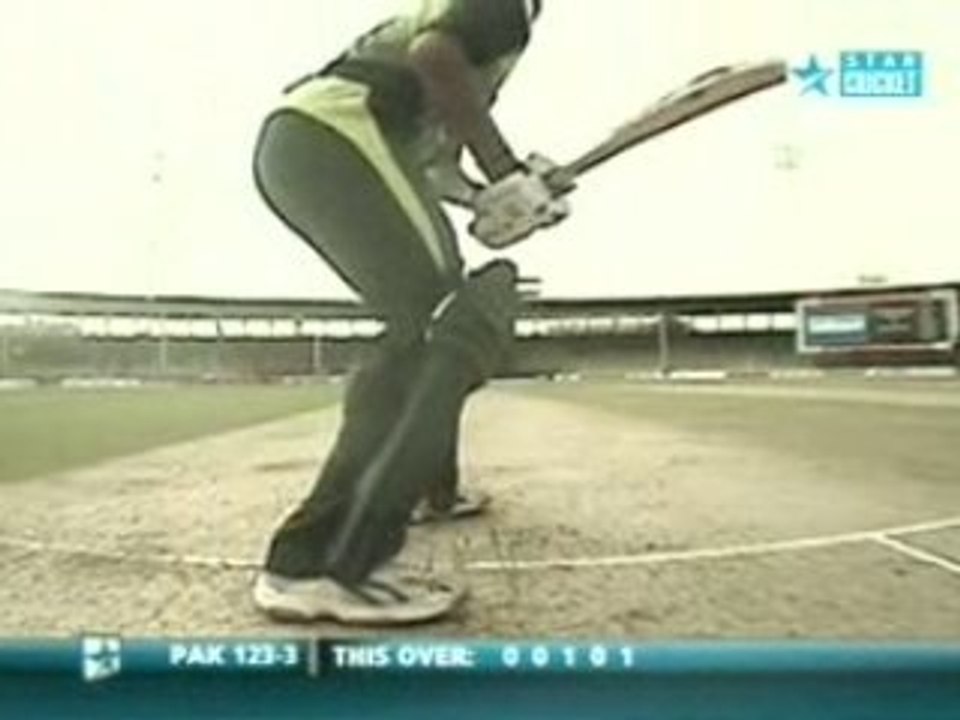 Hong Kong vs Pakistan | Najeeb Amar | 21st Over | (26)