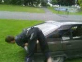 Contre voiture enchéné de coup de pied lune