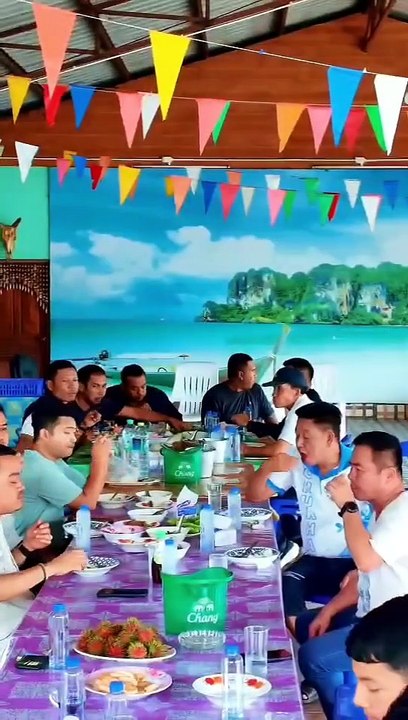 สยบดรามา! “ชัยชนะ” โพสต์ภาพกินข้าวกับ “รอง ผกก.ทุ่งใหญ่” ย้ำมิตรภาพยืนยาวมั่นคง (มีคลิป)