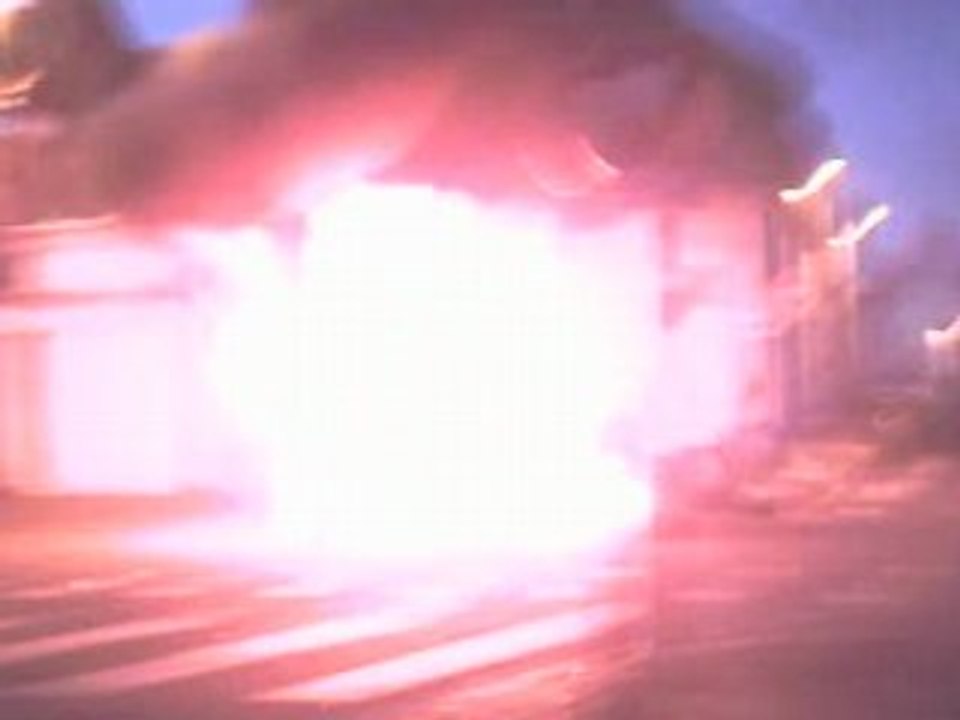 Voiture incendié retourné 14 juillet roubaix alma