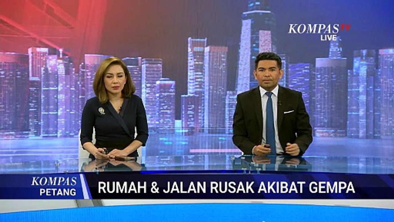 Dampak Gempa NTT, Warga dan TNI Gotong Royong Buka Akses Jalan | KOMPAS PETANG