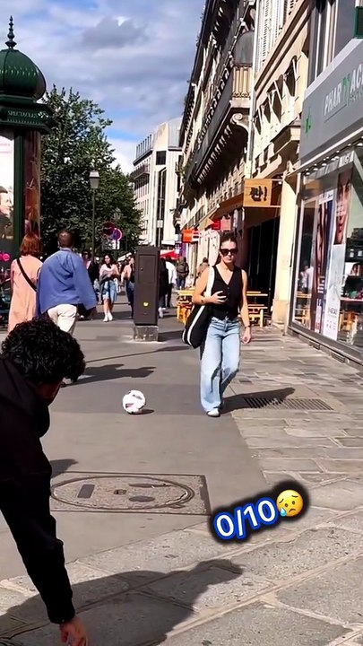 Passing the Ball with a Parisian 🇫🇷😄⚽️