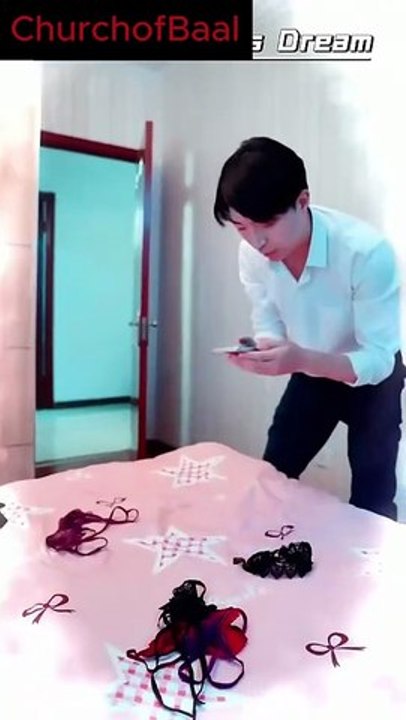Chinese He can control dreams and time