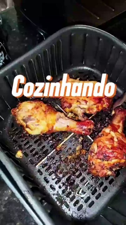 Cozinhando - frango de panela