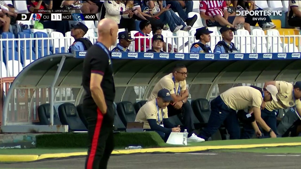 Edwin Rodríguez agredido por Denis Meléndez en...