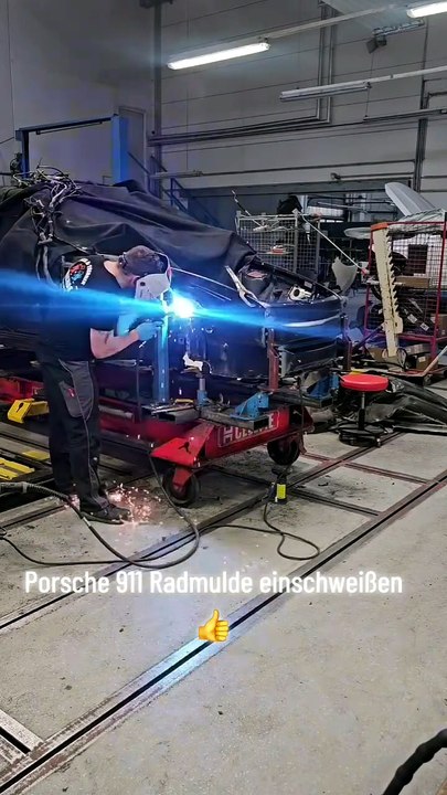 Welding the wheel well of this Porsche on a Celette bench to restore its structure and get this beauty back on the road again.