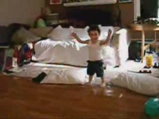 bébé danceur breakdance trop fort