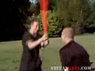 Pub radio Kiss 106.1 (Seattle - USA) : deux fans de Jackass